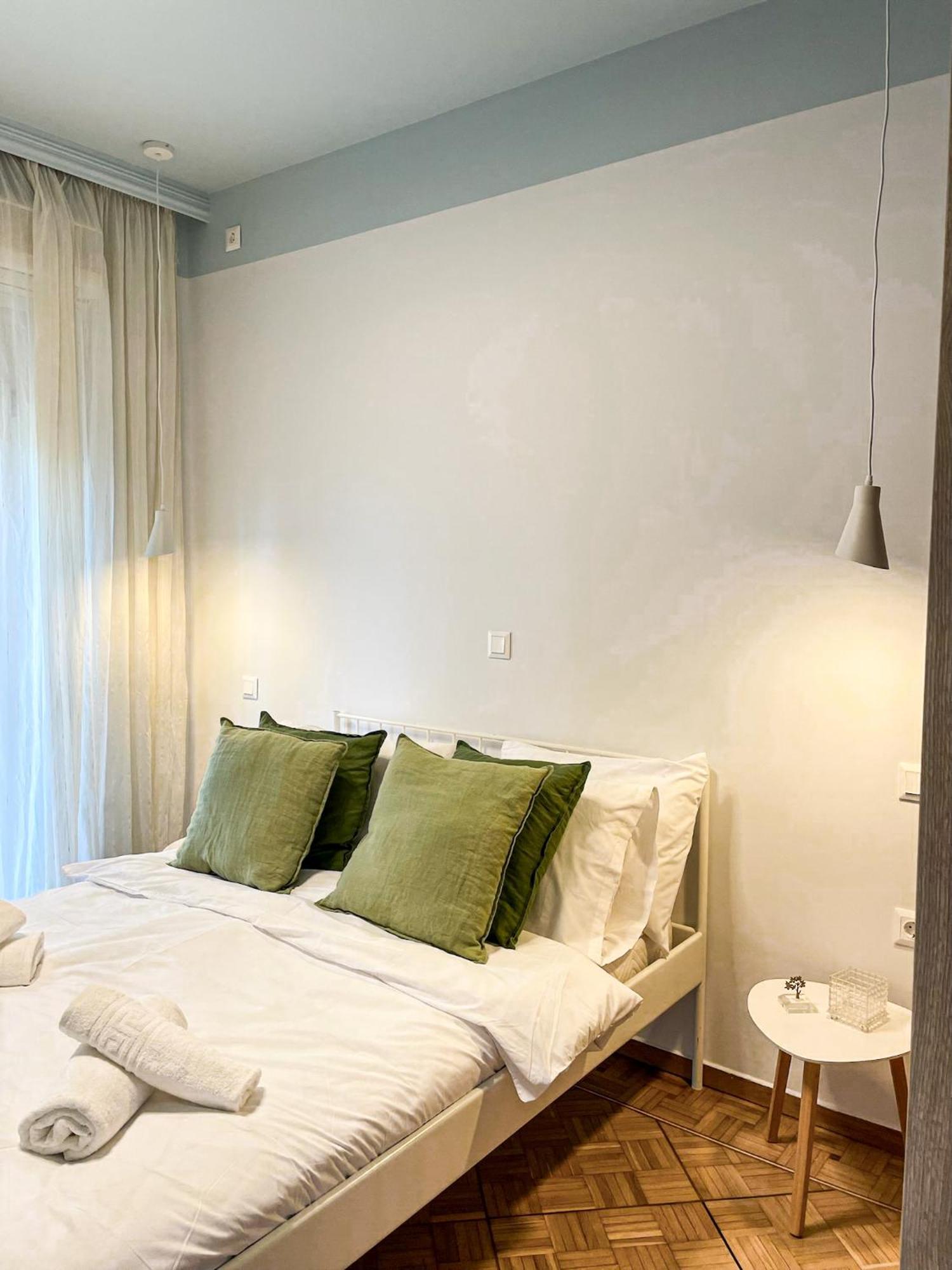 Apartment Near Metro + Port Piraeus Buitenkant foto