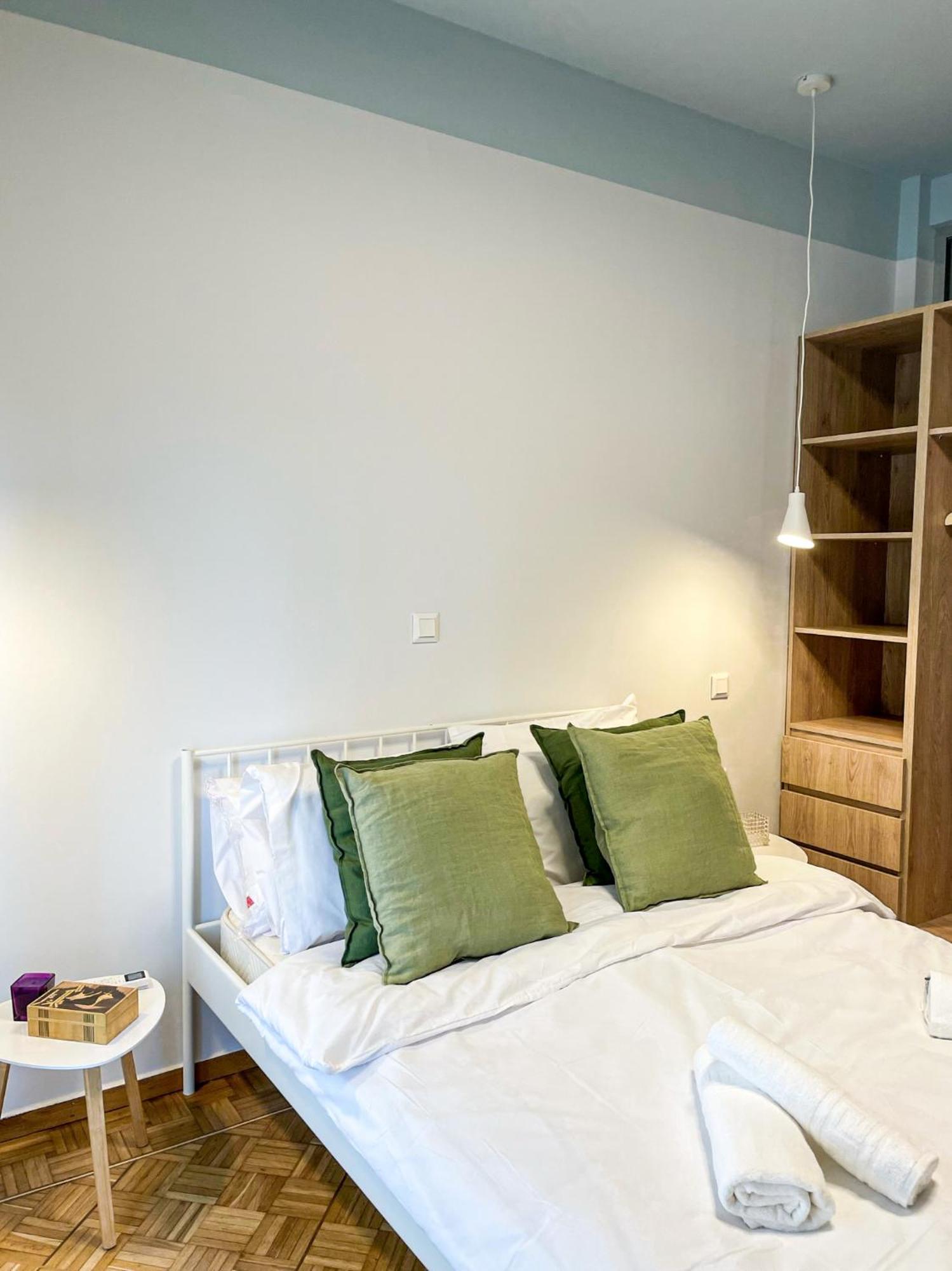 Apartment Near Metro + Port Piraeus Buitenkant foto