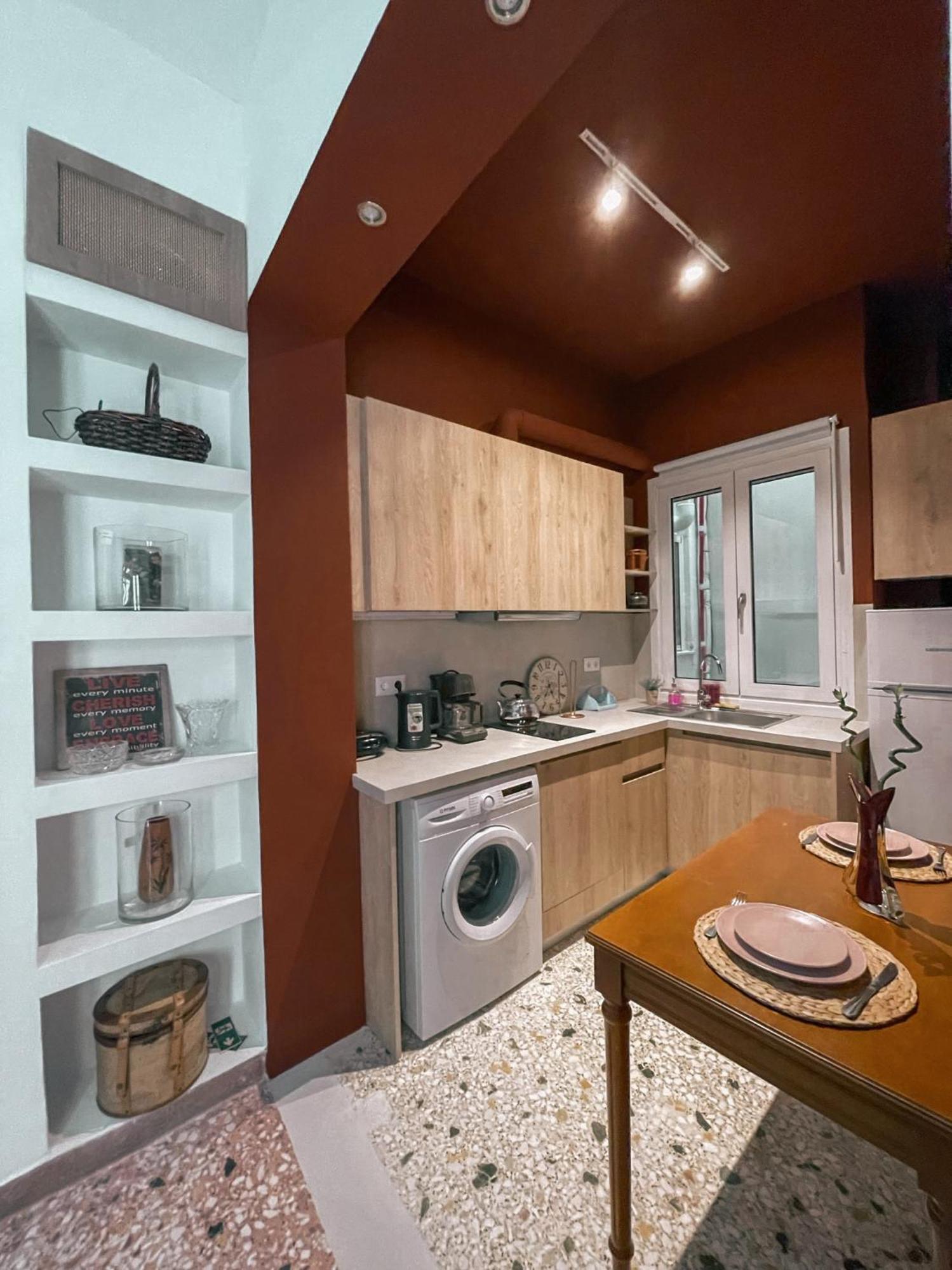 Apartment Near Metro + Port Piraeus Buitenkant foto